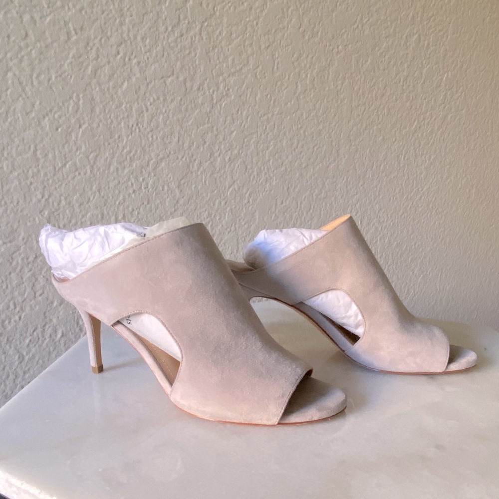Pour La Victoire Suede Heels. Size 7.
